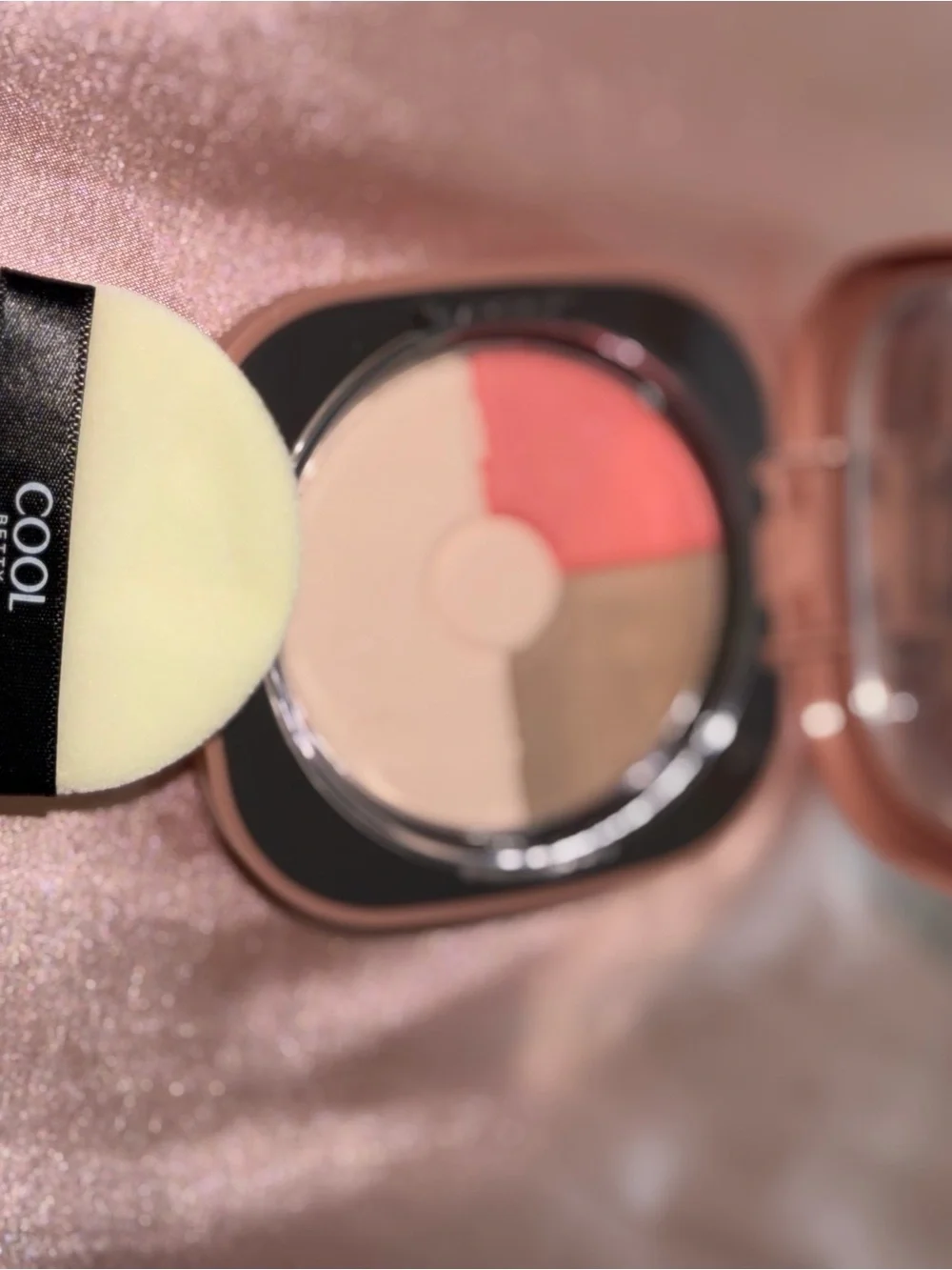 Lip-Shaped Makeup Sponge Duo — Pink & Black